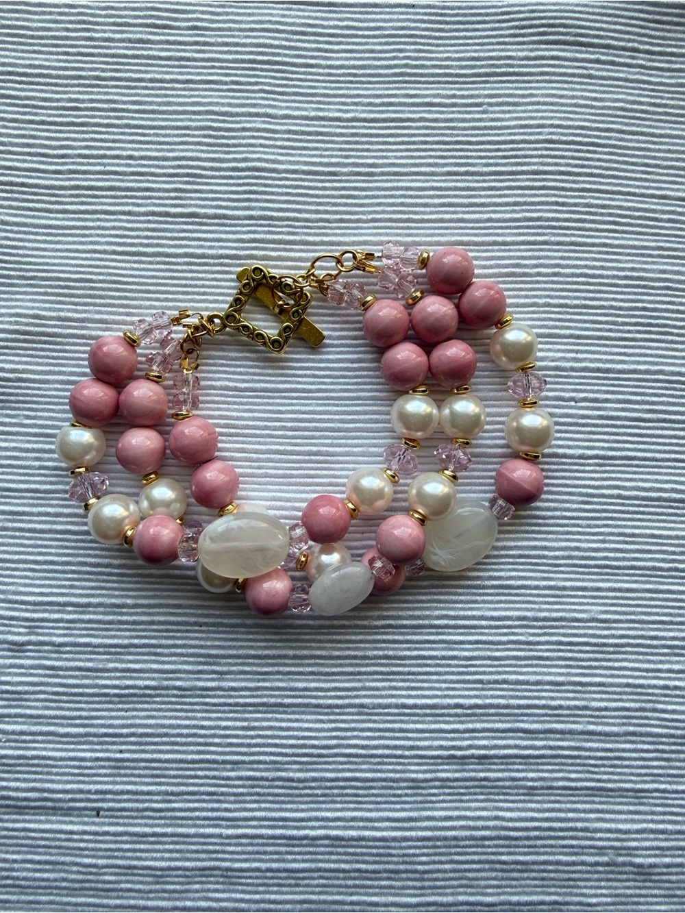 Three strands pink bracelet